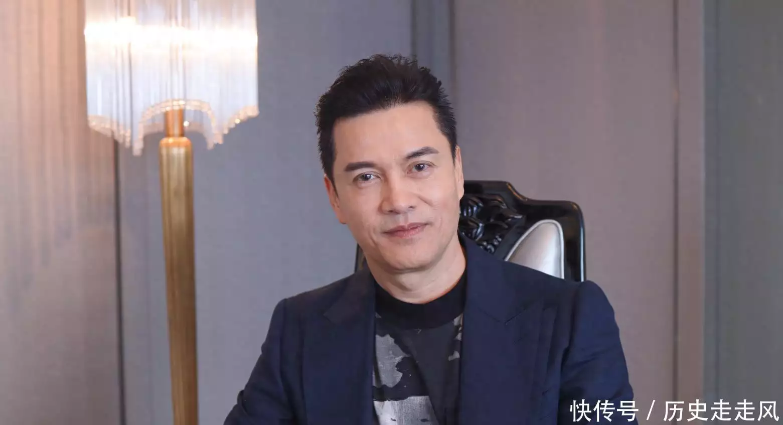 “凭亿近人”杨小娟：嫁三婚演员吕良伟，婚后生一子家庭幸福美满