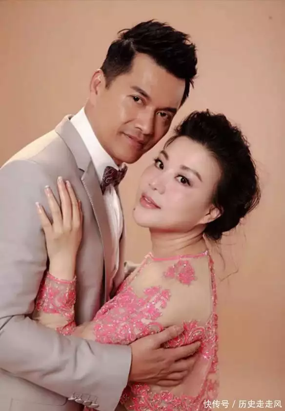 “凭亿近人”杨小娟：嫁三婚演员吕良伟，婚后生一子家庭幸福美满