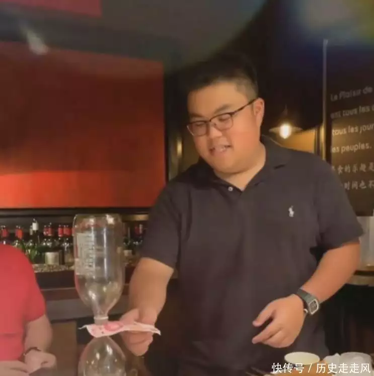 “凭亿近人”杨小娟：嫁三婚演员吕良伟，婚后生一子家庭幸福美满
