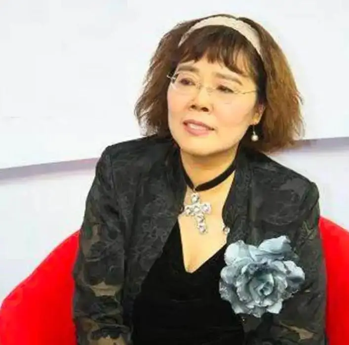 导演杨延晋：风流半生因潘虹离婚，再婚娶才女为妻，现在怎样