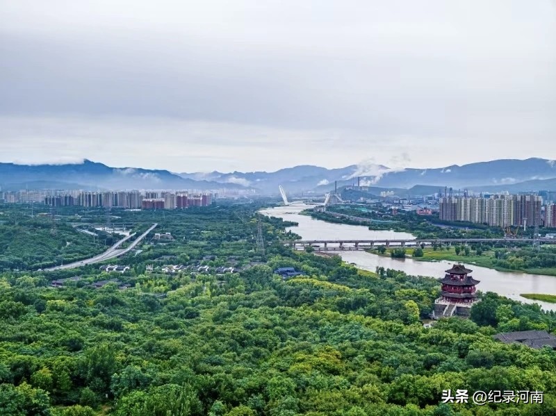 自媒体时代：新闻从业者的困境与坚守