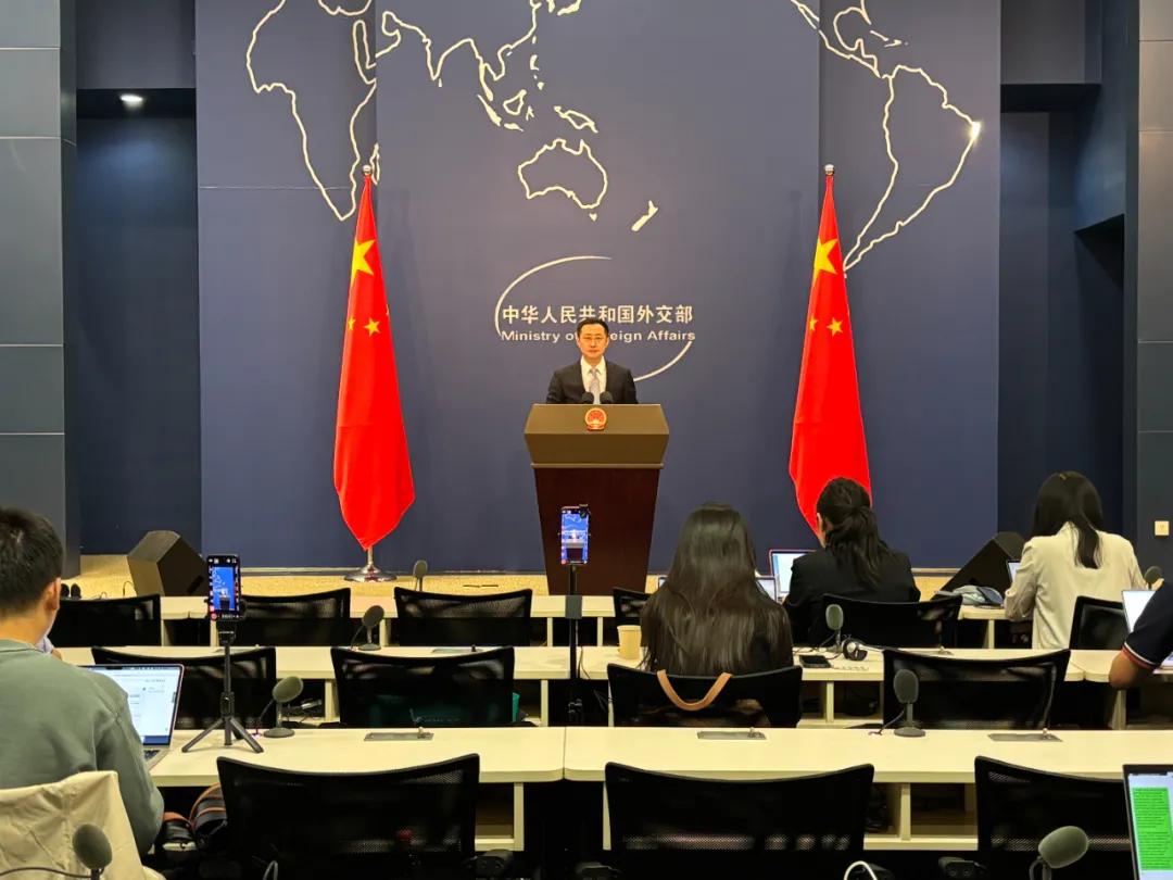 欧美高官对中国稀土新规放狠话？外交部回应