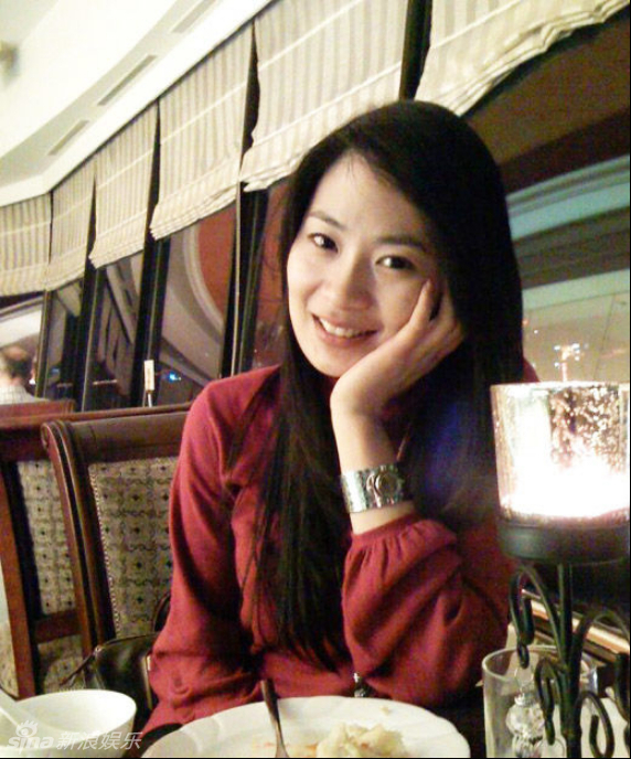 组图：盘点央视财经频道的那些年轻女主播们