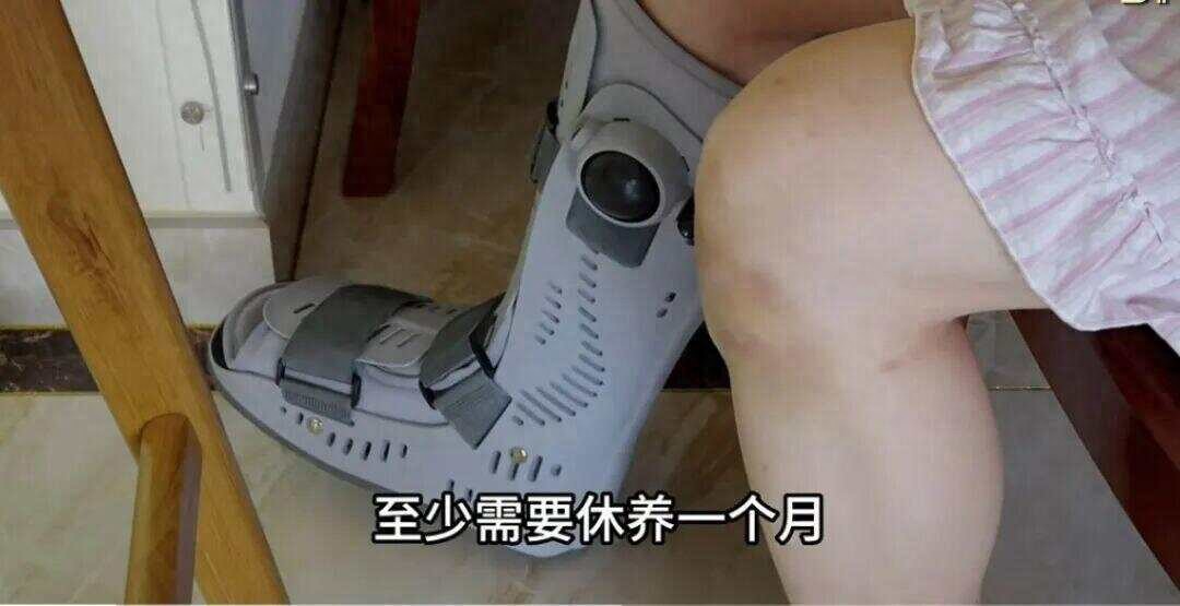 共享单车骑行中突然被锁致多人摔伤？网友：建议换回机械锁