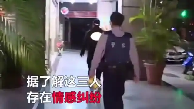 女友脚踏两条船，5旬男子醋意大发竟持刀报复