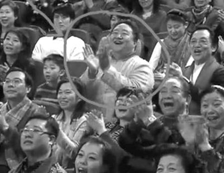 “笑脸哥”亮相春晚12年 揭秘最牛春晚观众(图)