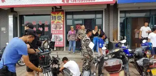 《刘老根3》粉碎赵本山范伟不和传言，封面新闻独家拍摄两人破冰见面场面