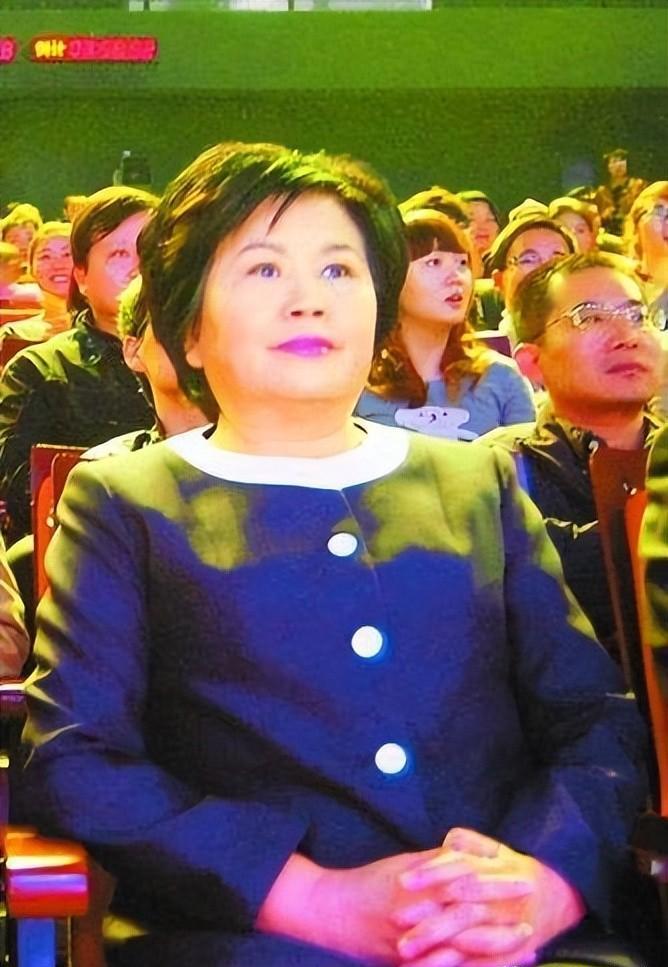 邢质斌已经退休12年，她与老公两人岁月静好，在烟火气里安享晚年