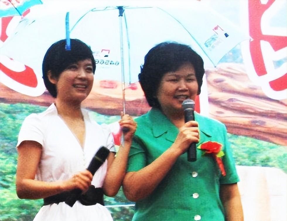 邢质斌已经退休12年，她与老公两人岁月静好，在烟火气里安享晚年