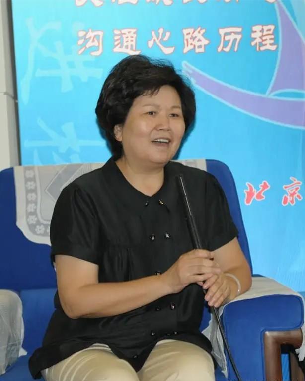邢质斌已经退休12年，她与老公两人岁月静好，在烟火气里安享晚年