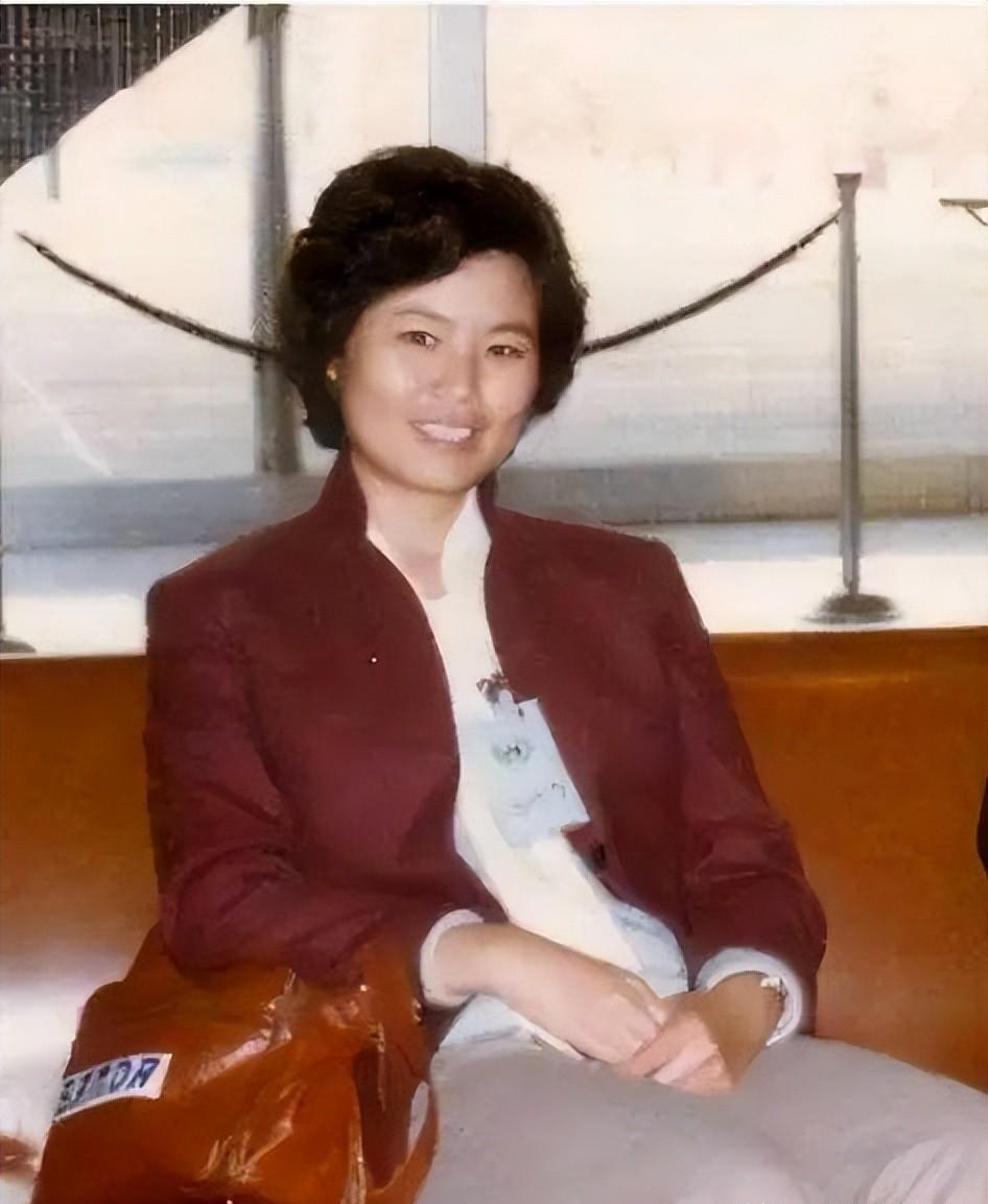邢质斌已经退休12年，她与老公两人岁月静好，在烟火气里安享晚年