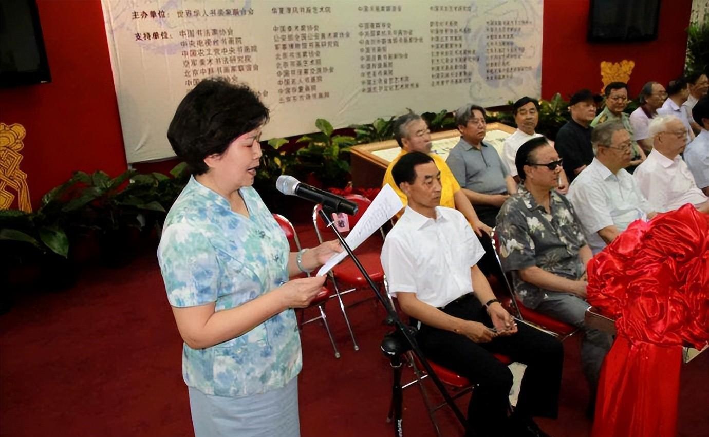 邢质斌已经退休12年，她与老公两人岁月静好，在烟火气里安享晚年