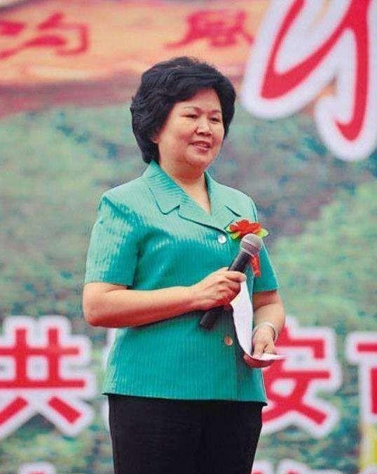 邢质斌已经退休12年，她与老公两人岁月静好，在烟火气里安享晚年