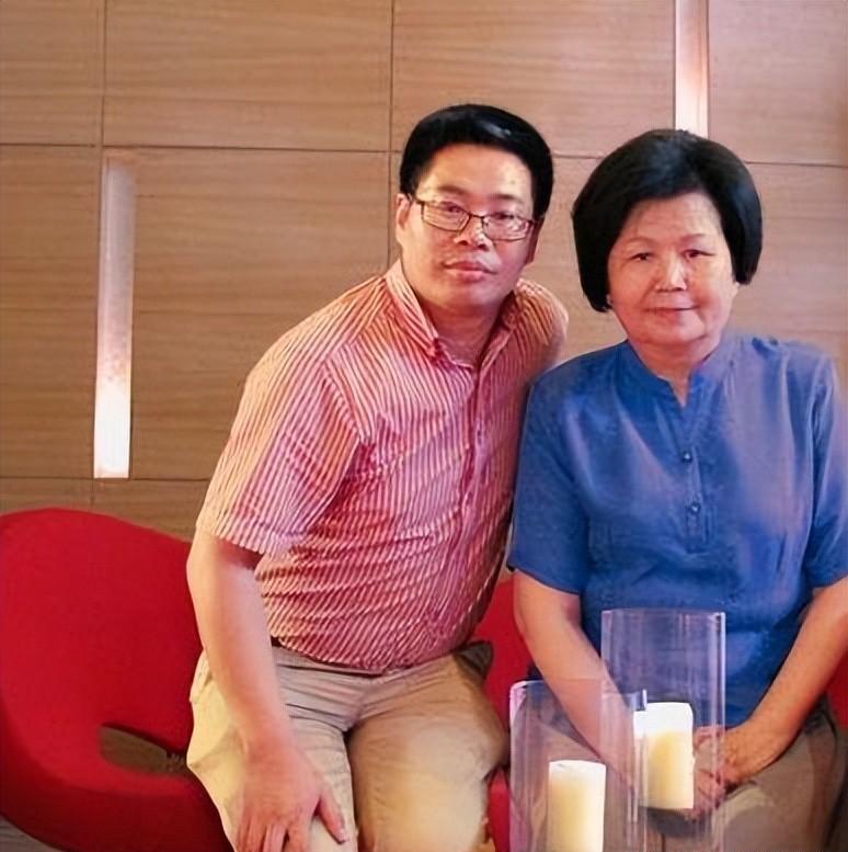 邢质斌已经退休12年，她与老公两人岁月静好，在烟火气里安享晚年