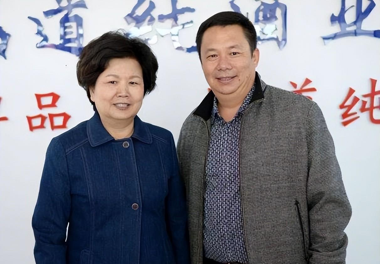 邢质斌已经退休12年，她与老公两人岁月静好，在烟火气里安享晚年