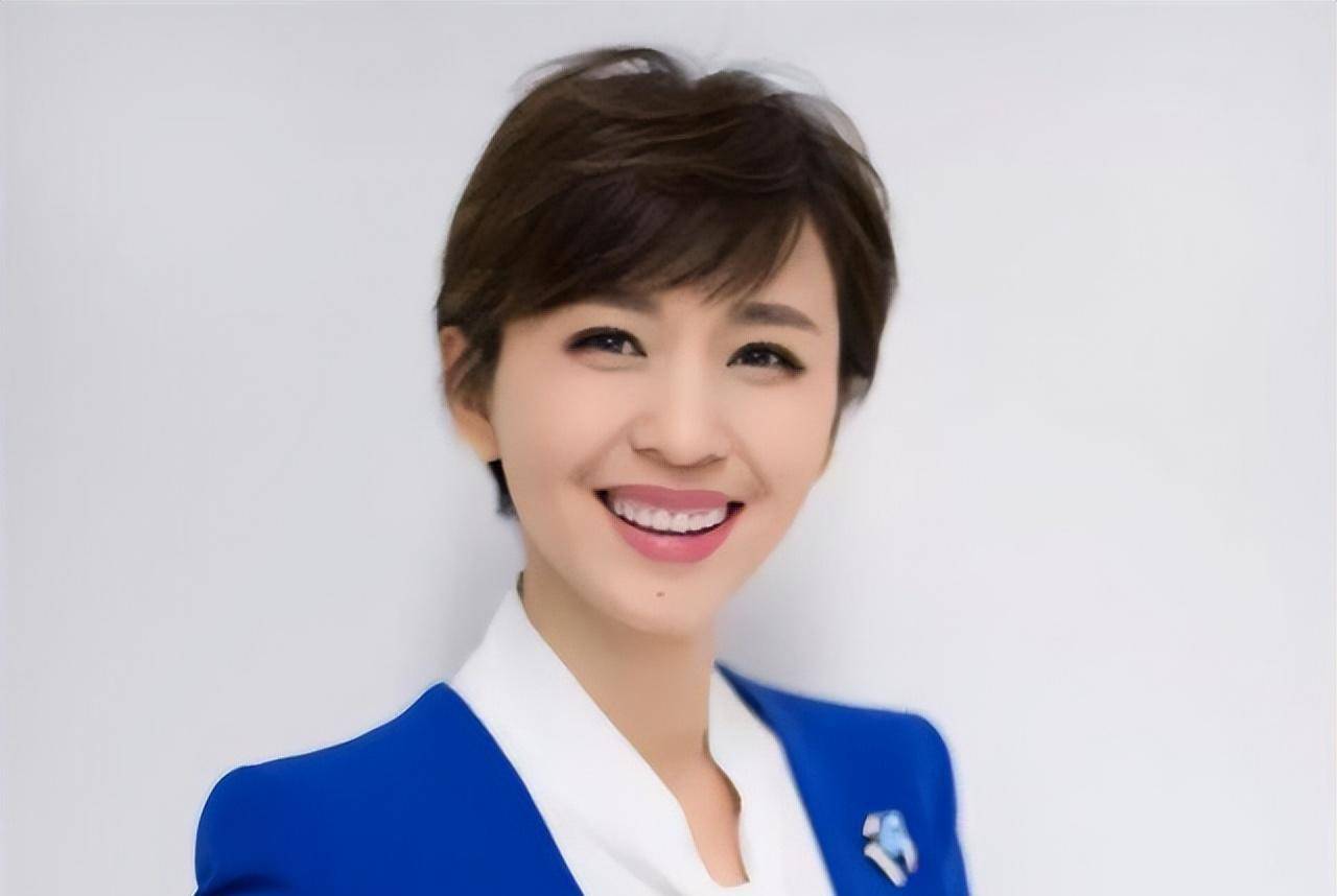 欧阳夏丹：主持《新闻联播》9年，两年前突然消失，背后有何隐情