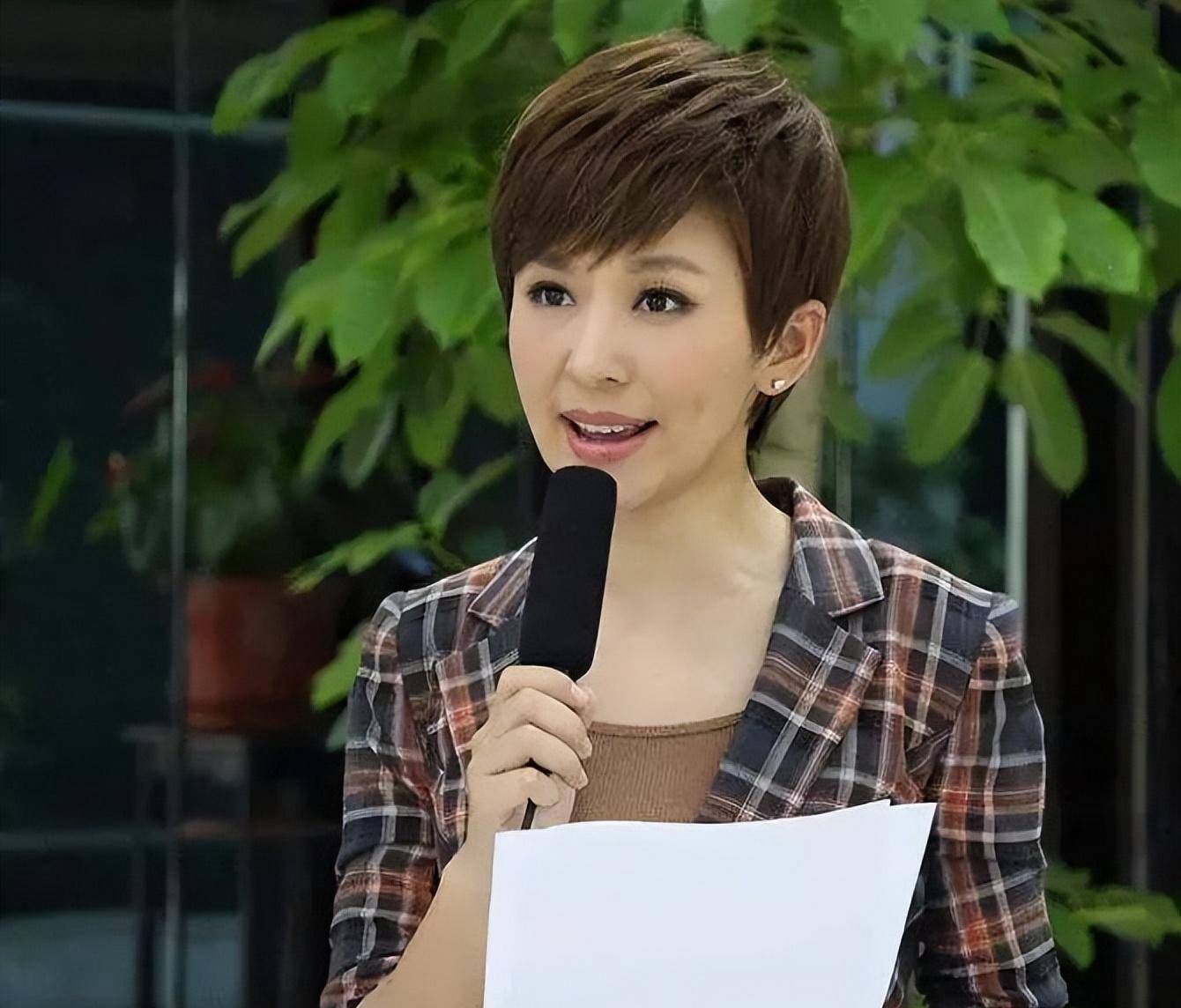 欧阳夏丹：主持《新闻联播》9年，两年前突然消失，背后有何隐情