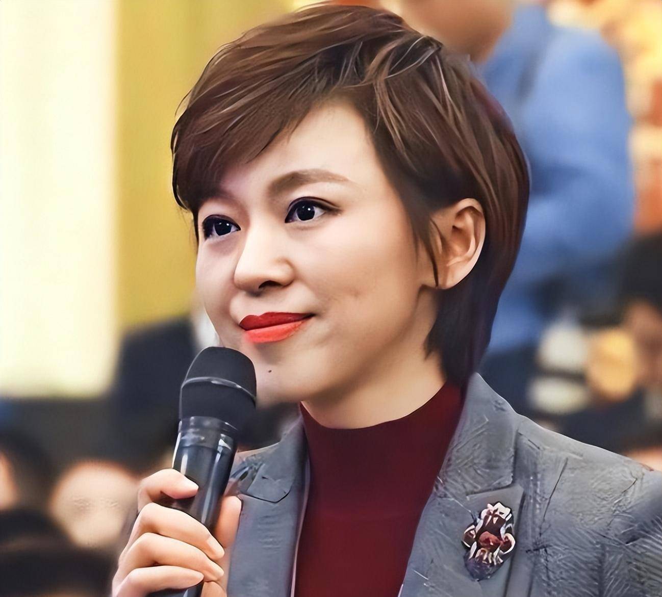 欧阳夏丹：主持《新闻联播》9年，两年前突然消失，背后有何隐情