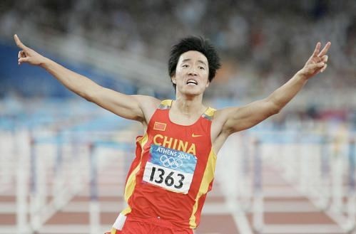“亚洲飞人”刘翔：因退赛被国人骂了12年，如今退役后怎么样了？