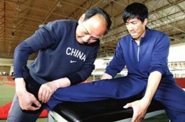 “亚洲飞人”刘翔：因退赛被国人骂了12年，如今退役后怎么样了？