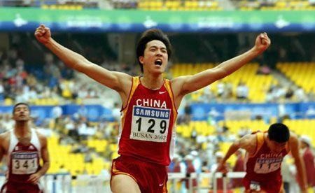 “亚洲飞人”刘翔：因退赛被国人骂了12年，如今退役后怎么样了？