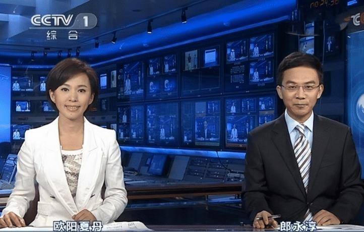 央视主持人欧阳夏丹：父亲曾患癌去世，母亲也患癌，45岁依然单身