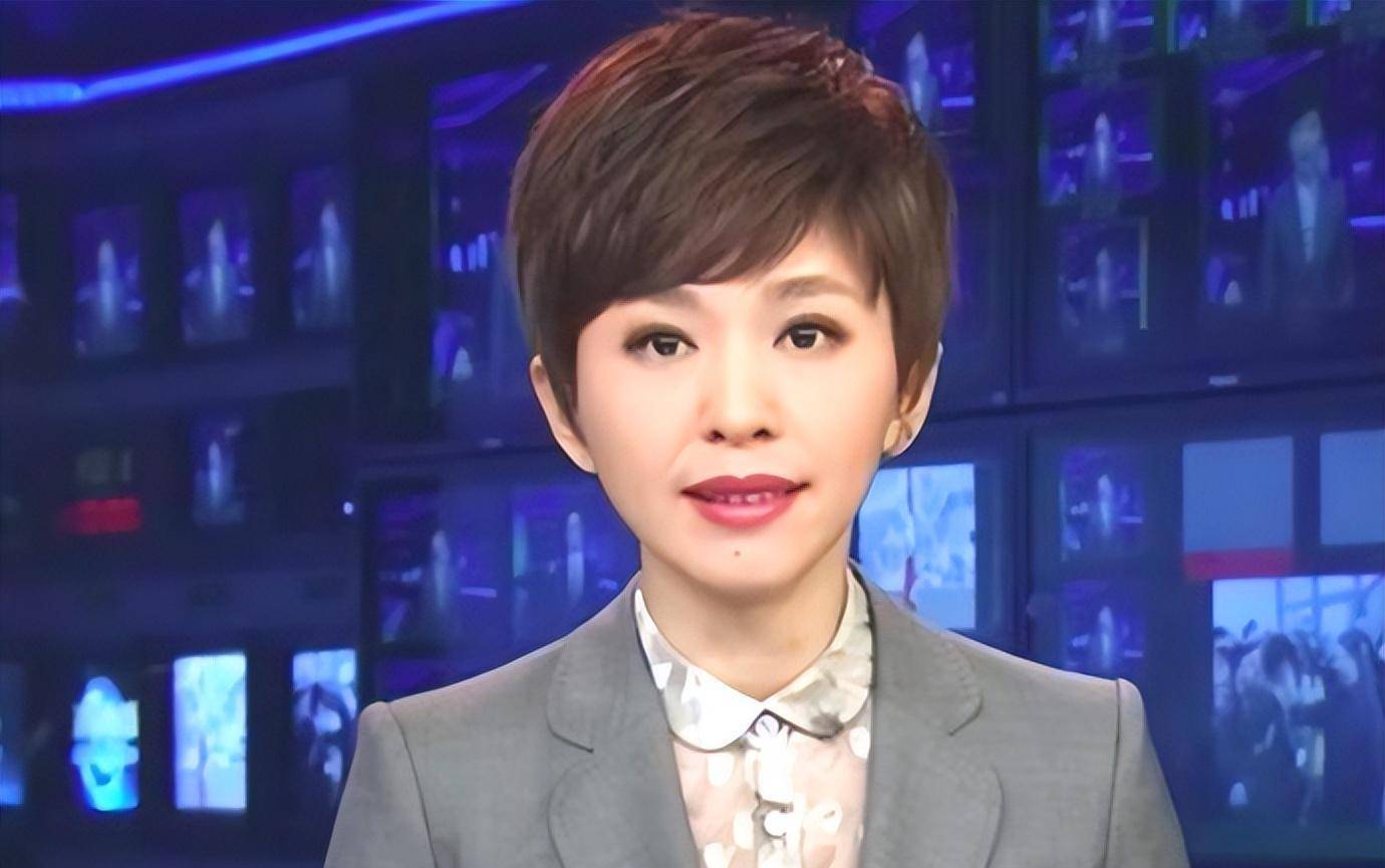 央视主持人欧阳夏丹：父亲曾患癌去世，母亲也患癌，45岁依然单身