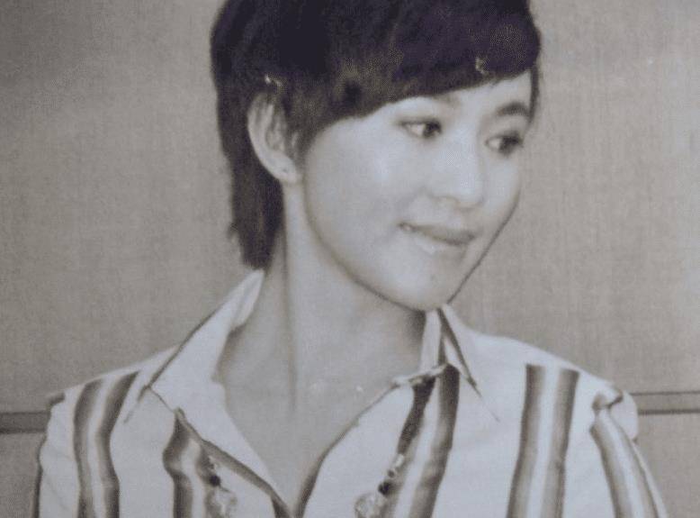 央视主持人欧阳夏丹：父亲曾患癌去世，母亲也患癌，45岁依然单身