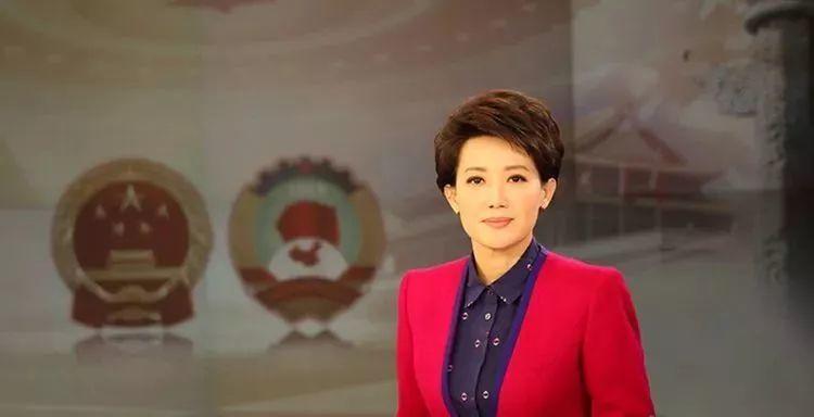 她是央视最美播音员！却被曝一件衣服穿10年？如今46岁依然单身