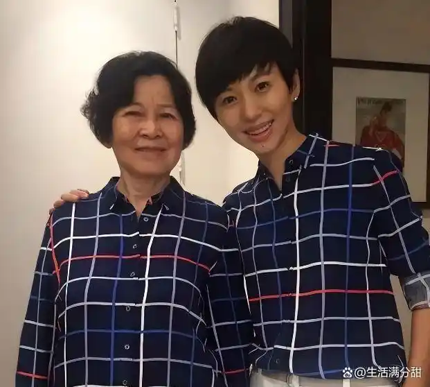 欧阳夏丹离开央视光环，回归普通人生活，她是否后悔？