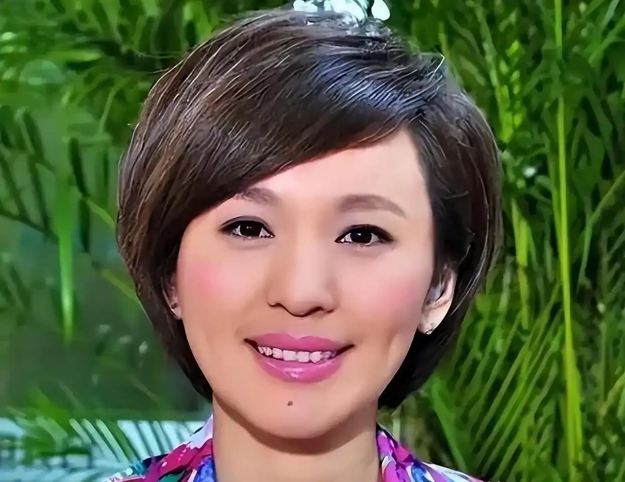美女主持欧阳夏丹：离开央视后几乎没有固定的职业，今47岁仍单身