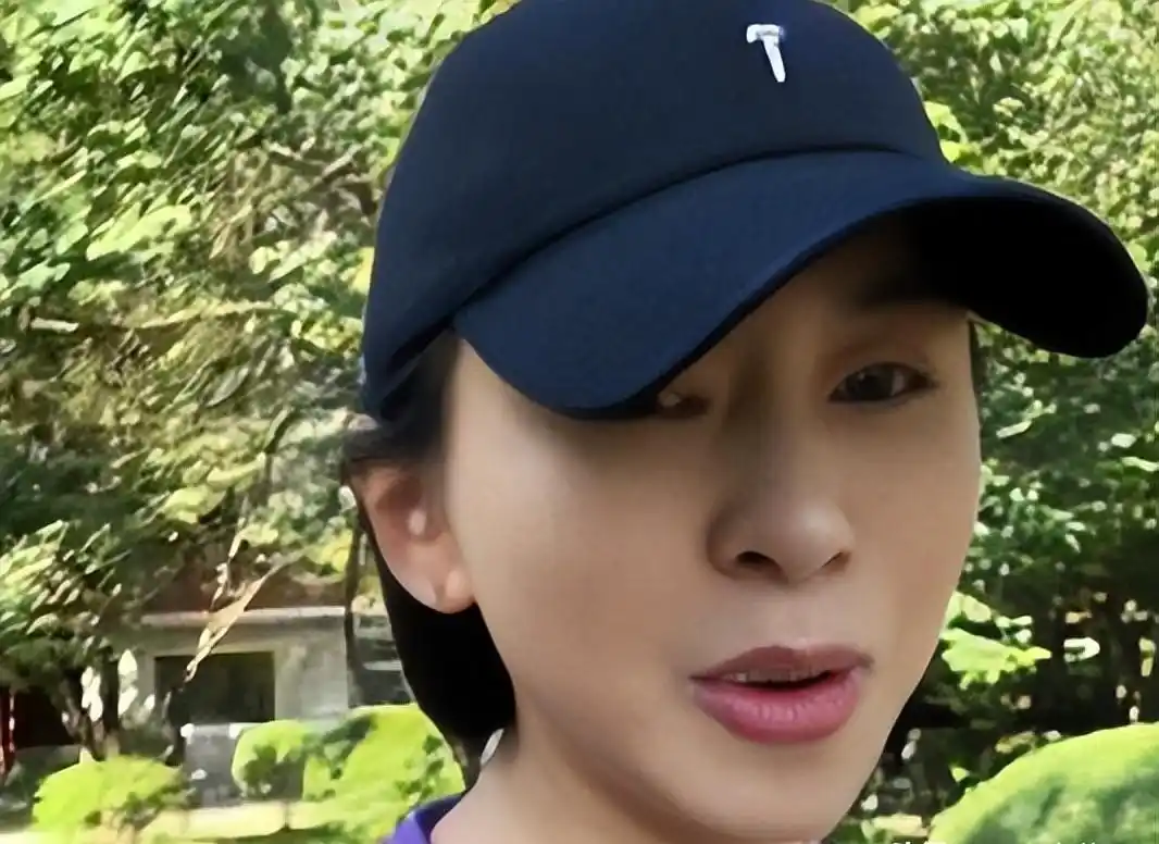 美女主持欧阳夏丹：离开央视后几乎没有固定的职业，今47岁仍单身
