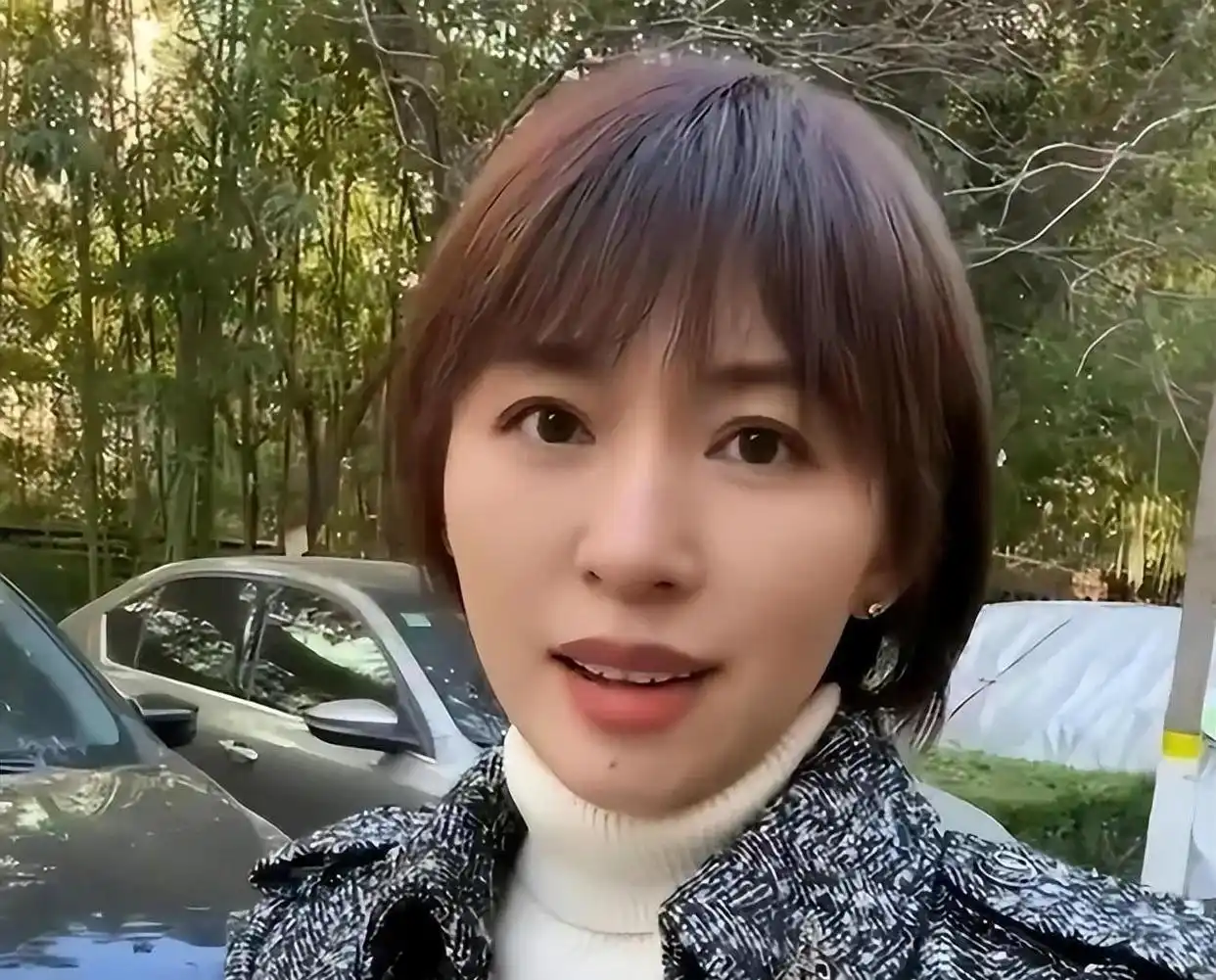 美女主持欧阳夏丹：离开央视后几乎没有固定的职业，今47岁仍单身