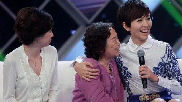 央视主持人欧阳夏丹：父亲早逝，她托起母亲的晚年，婚恋成难题