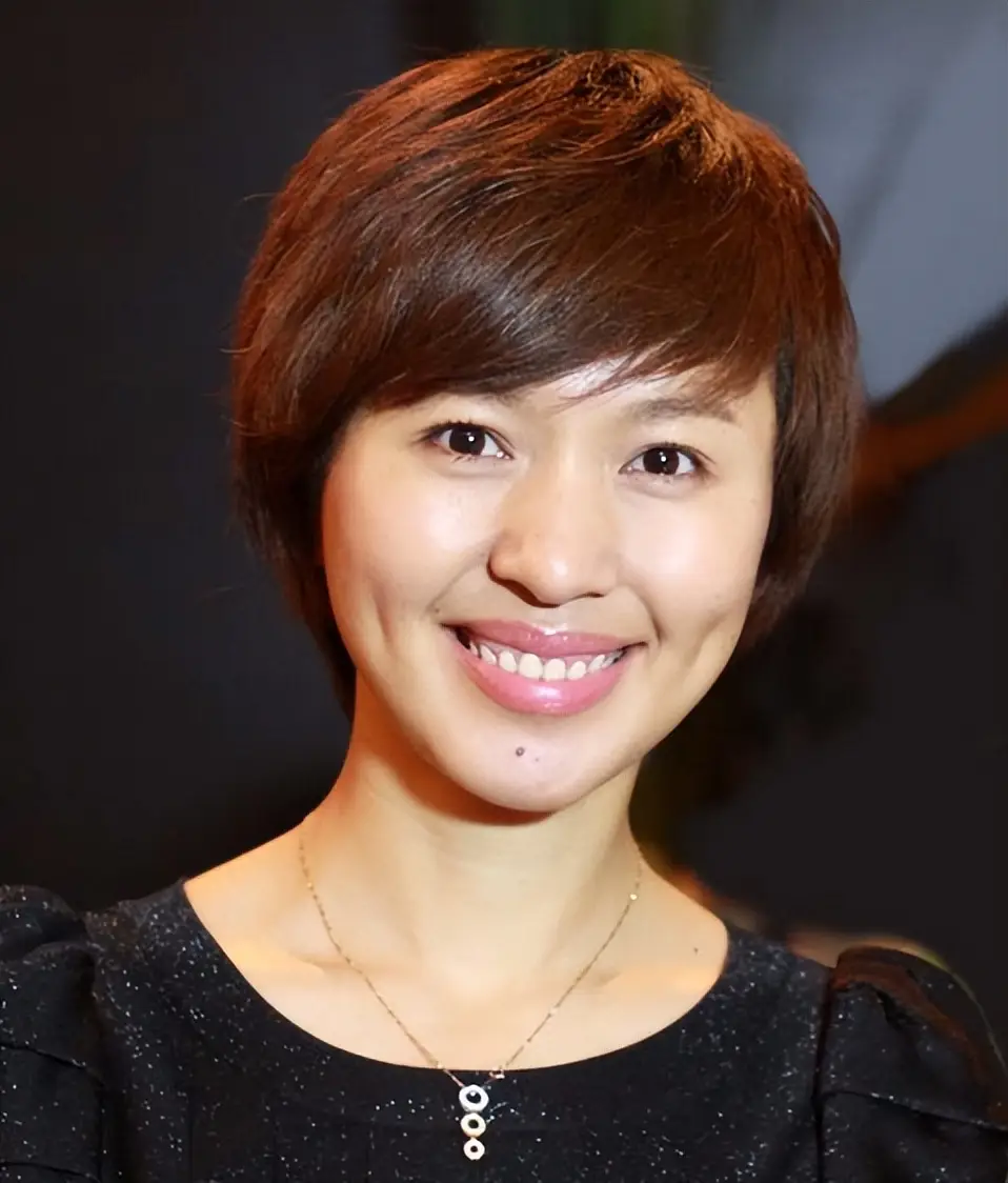 央视主持人欧阳夏丹：父亲早逝，她托起母亲的晚年，婚恋成难题