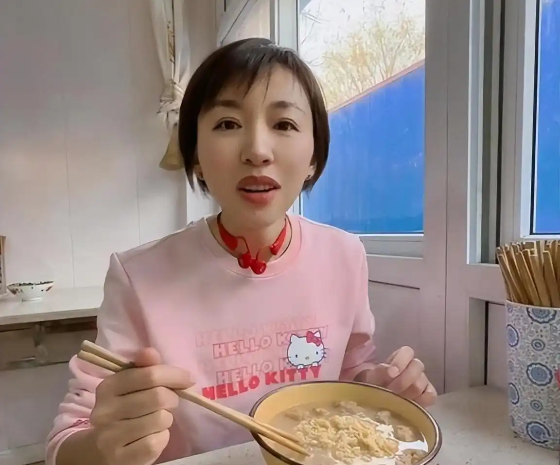 主持人欧阳夏丹，离开央视后几乎没有固定的职业，46岁还是单身