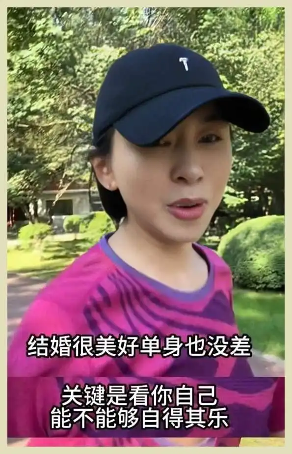 璀璨转型之路：欧阳夏丹告别央视，46岁的独立女性魅力与单身生活
