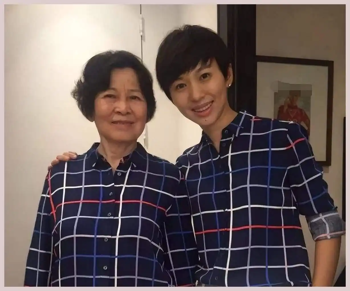 璀璨转型之路：欧阳夏丹告别央视，46岁的独立女性魅力与单身生活