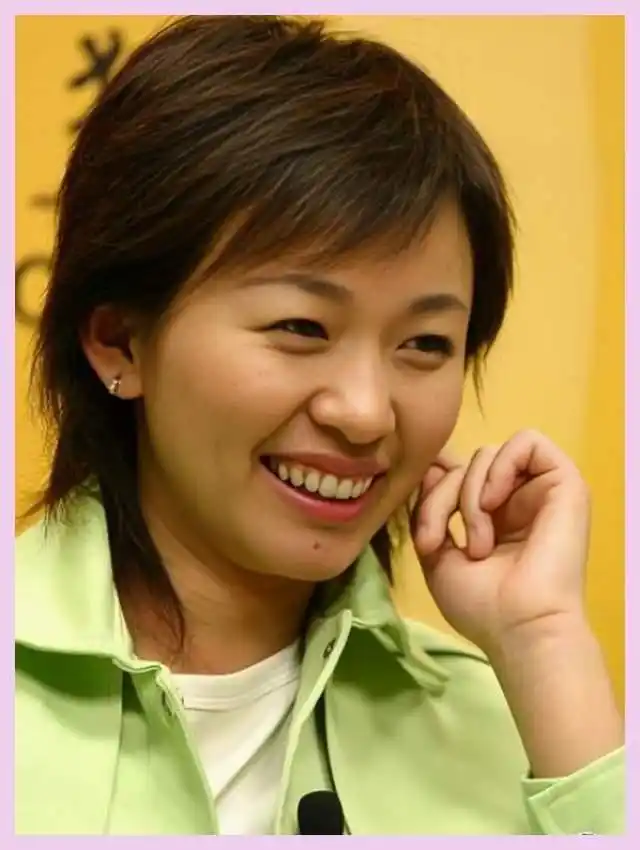璀璨转型之路：欧阳夏丹告别央视，46岁的独立女性魅力与单身生活