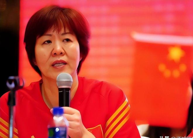 她是女排五冠王，退役后下海经商，女儿是清华博士，63岁现状如何