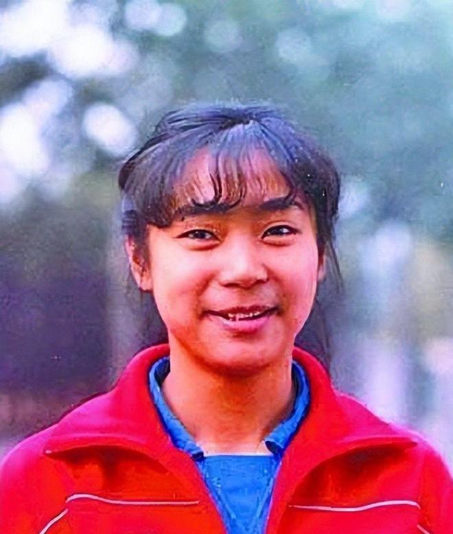 她是女排五冠王，退役后下海经商，女儿是清华博士，63岁现状如何