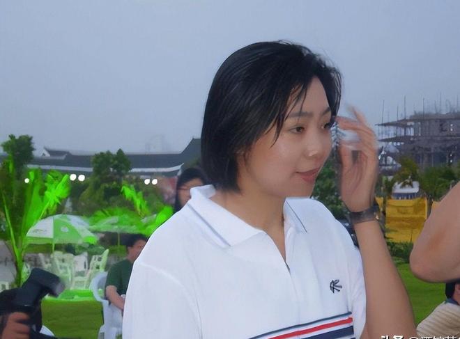 她是女排五冠王，退役后下海经商，女儿是清华博士，63岁现状如何