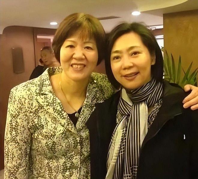 她是女排五冠王，退役后下海经商，女儿是清华博士，63岁现状如何