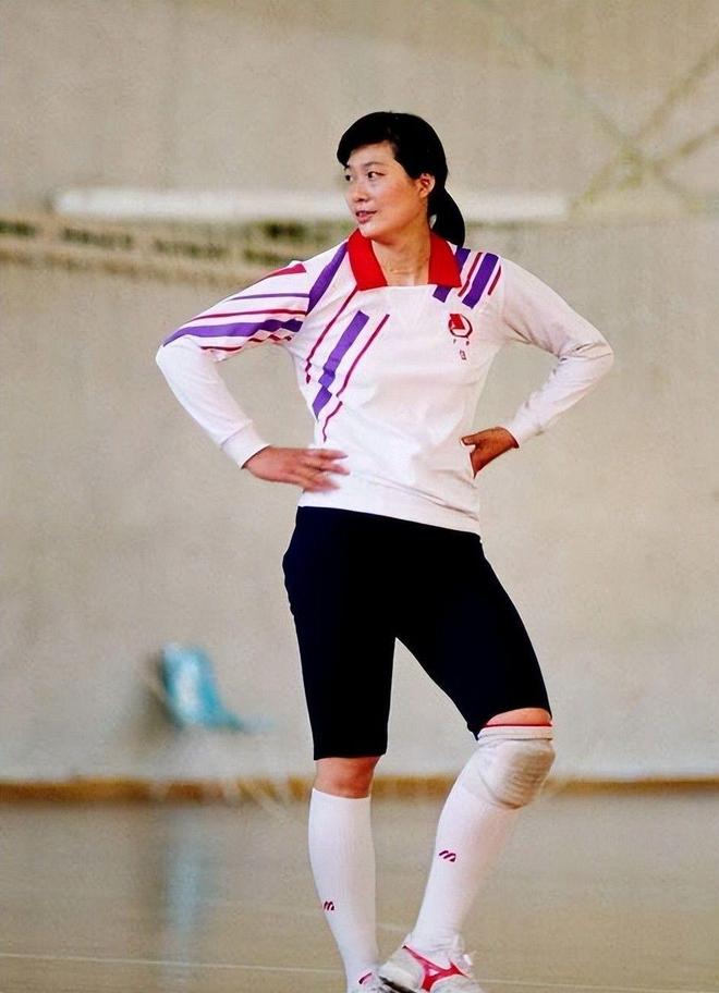 她是女排五冠王，退役后下海经商，女儿是清华博士，63岁现状如何