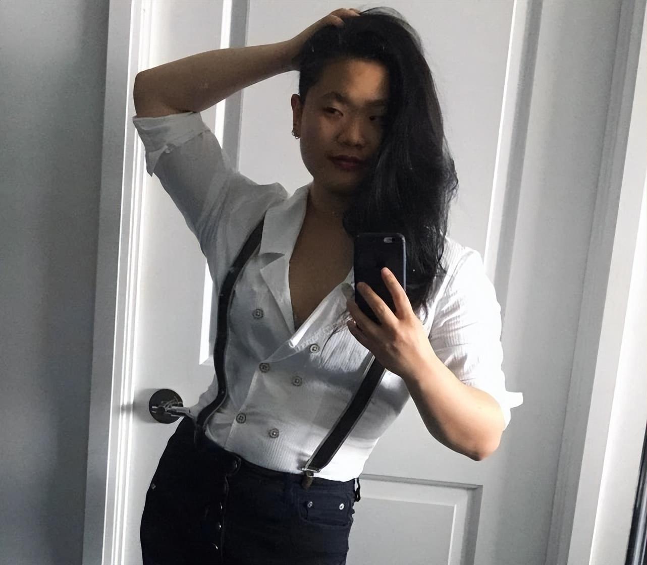 毕福剑现状：女儿打扮的“不男不女”，生活很艰难