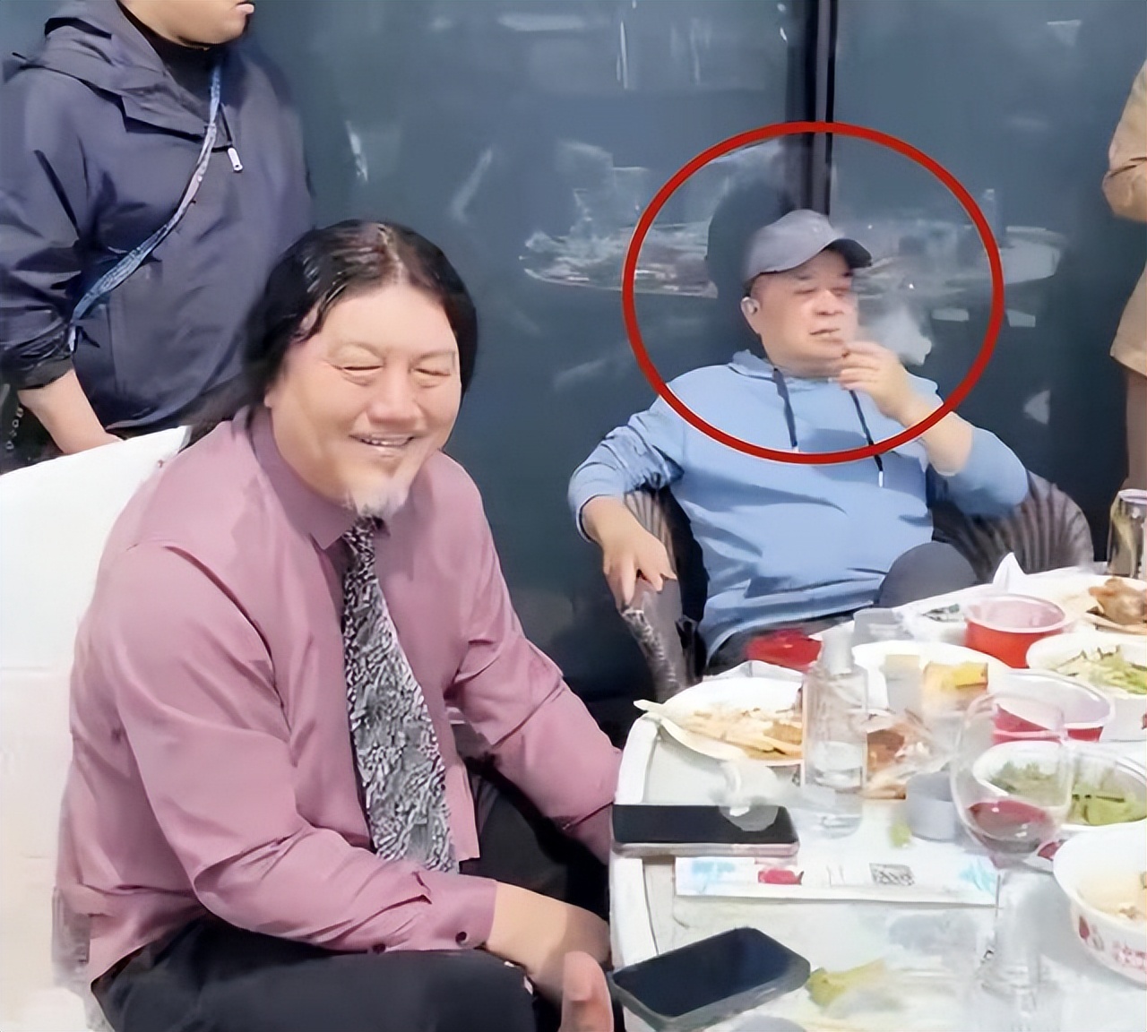 毕福剑现状：女儿打扮的“不男不女”，生活很艰难