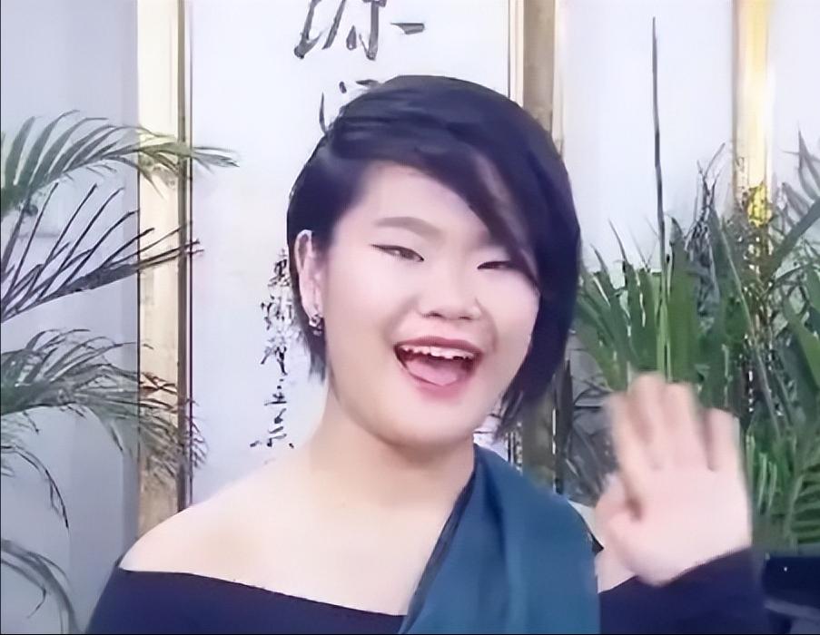 毕福剑现状：女儿打扮的“不男不女”，生活很艰难
