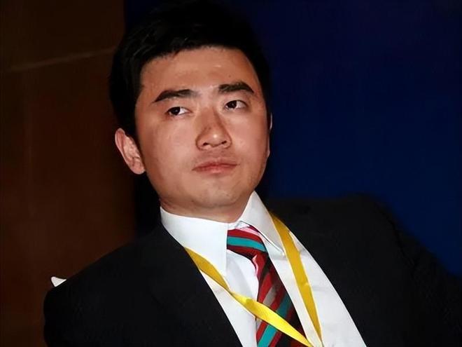 “央视败类”芮成钢，吃了六年牢饭，如今混得风生水起，身价过亿