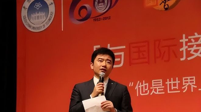 “央视败类”芮成钢，吃了六年牢饭，如今混得风生水起，身价过亿