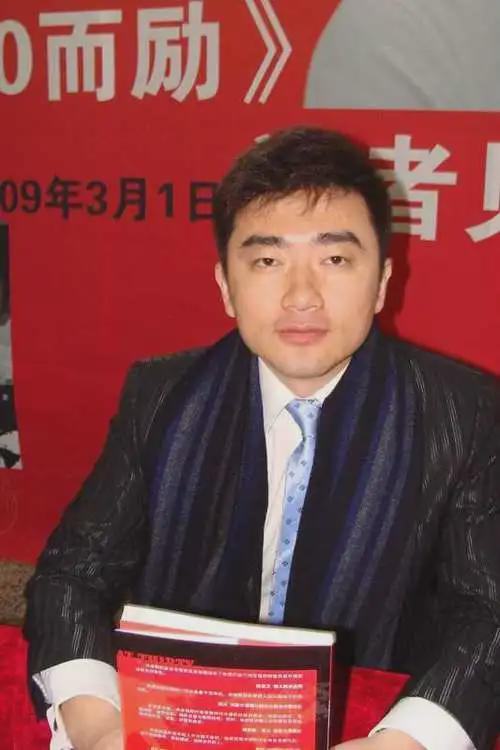 “央视败类”芮成钢，吃了六年牢饭，如今混得风生水起，身价过亿